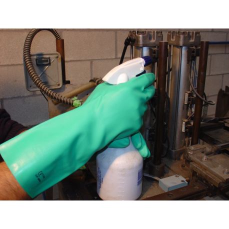 Anti-acid and anti-solvent nitrile safety gloves. Pair