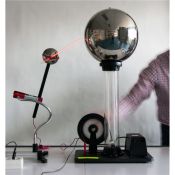 Generador Van de Graaff amb esfera descàrrega 15230. Tensió 200 kV