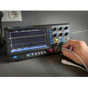 Oscil·loscopi taula Peaktech P-1400. USB canals 2x5 MHz