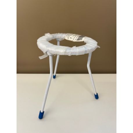 Painted steel three-foot support AU-63213090. Flat ring 160x125 mm