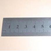 Regle semirígida acer inoxidable mil·limetrat. Mides 30x1000 mm