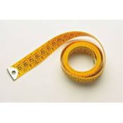 Centímetre confecció fibra groga 0'7 mm. Longitud 150 cm