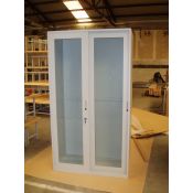 Armari laboratori portes metacrilat batents. Mides