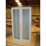 Armari laboratori portes metacrilat batents. Mides