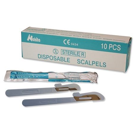 Sterile single-use scalpels with shape 15 blade. Box of 10 units