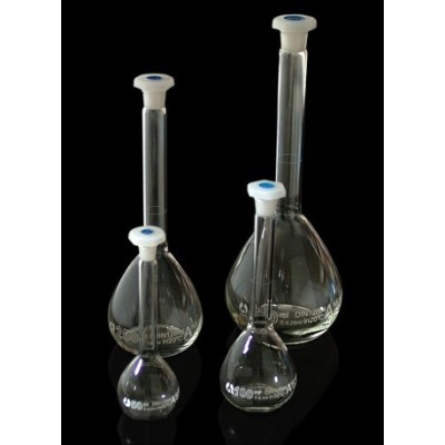 Matràs aforat vidre amb tap plàstic. Capacitat 25 ml