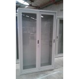 Armari laboratori portes metacrilat corredisses. Mides 1010x420x1980 mm